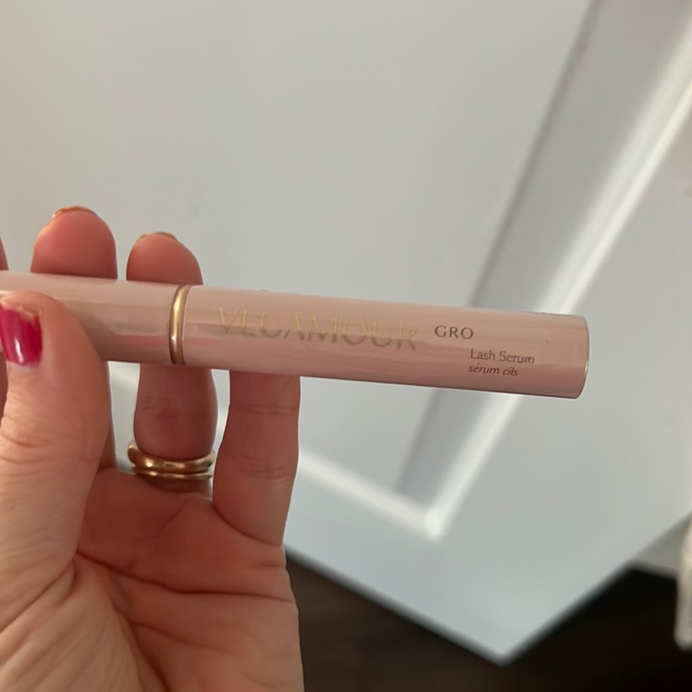 Vegamour Gro lash Serum